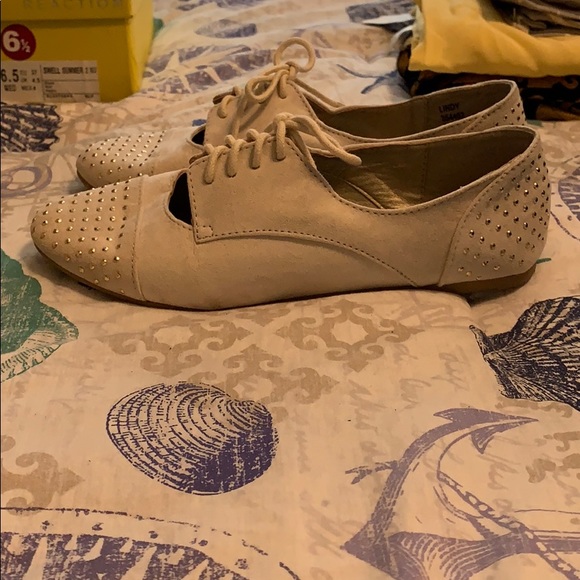 Off white colored Rampage Flats - Picture 2 of 4